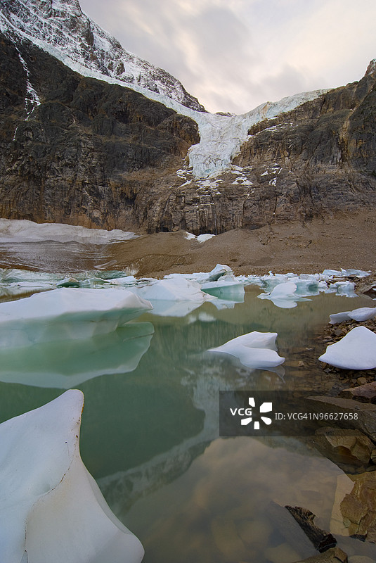 艾迪斯·卡维尔山，加拿大阿尔伯塔省贾斯珀图片素材