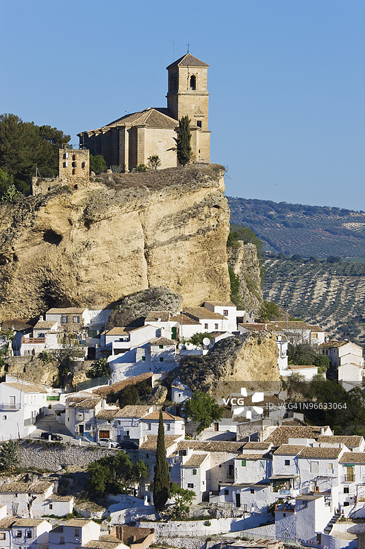 西班牙格拉纳达省蒙特弗里奥的维拉教堂图片素材