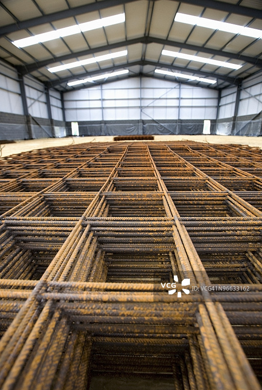 仓库中的钢筋图片素材