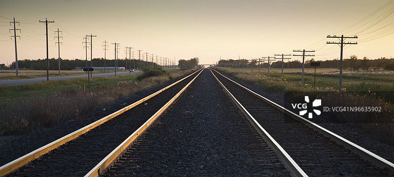 加拿大曼尼托巴省的铁路轨道图片素材