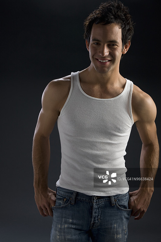 年轻男子的肖像图片素材