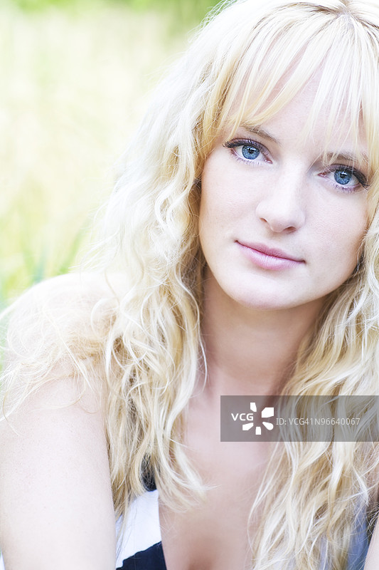 年轻女性的肖像图片素材