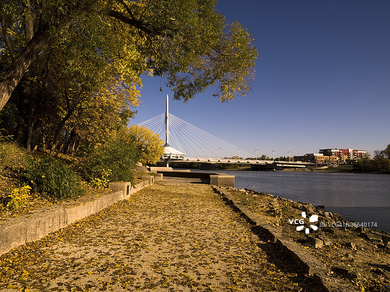 温尼伯，曼尼托巴，加拿大的海滩与福克斯桥背景图片素材