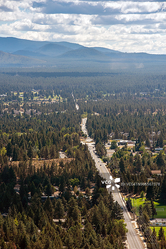 俯瞰俄勒冈州本德市图片素材