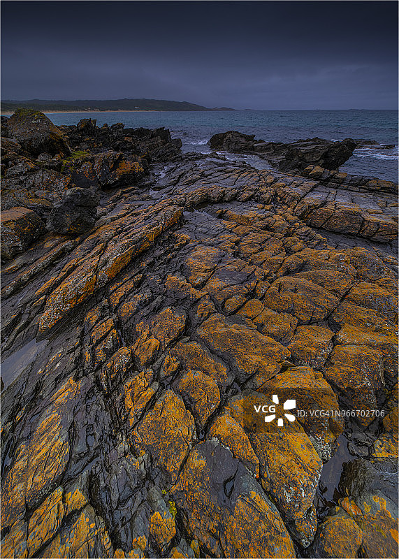 澳大利亚塔斯马尼亚金岛科利尔斯海滩和海豹湾附近黑角的暴风雨春日图片素材