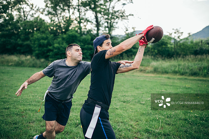 业余爱好者打美式橄榄球图片素材