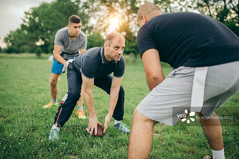 业余爱好者打美式橄榄球图片素材