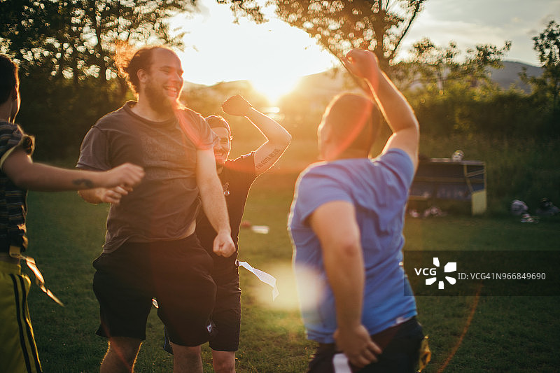业余爱好者打美式橄榄球图片素材