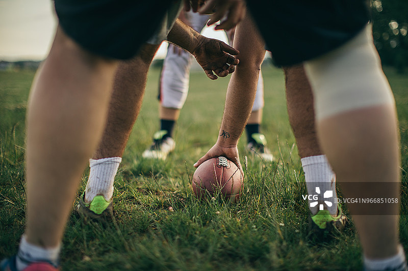 业余爱好者打美式橄榄球图片素材