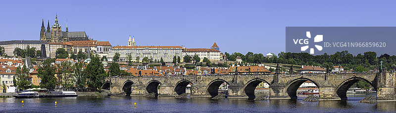 布拉格河畔图片素材