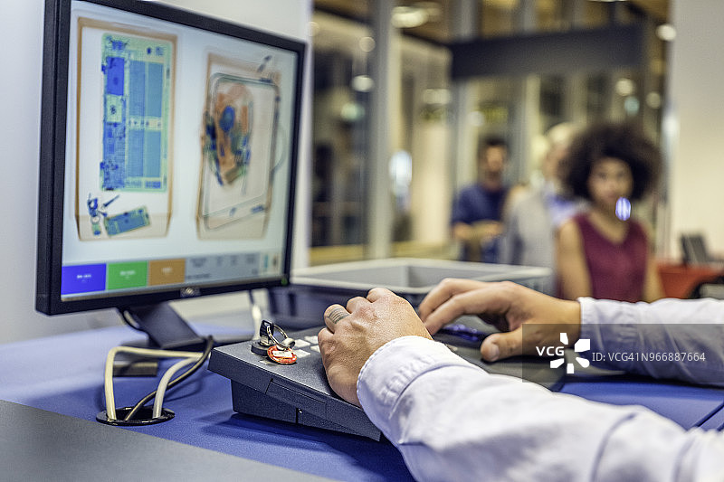 机场的行李扫描仪图片素材