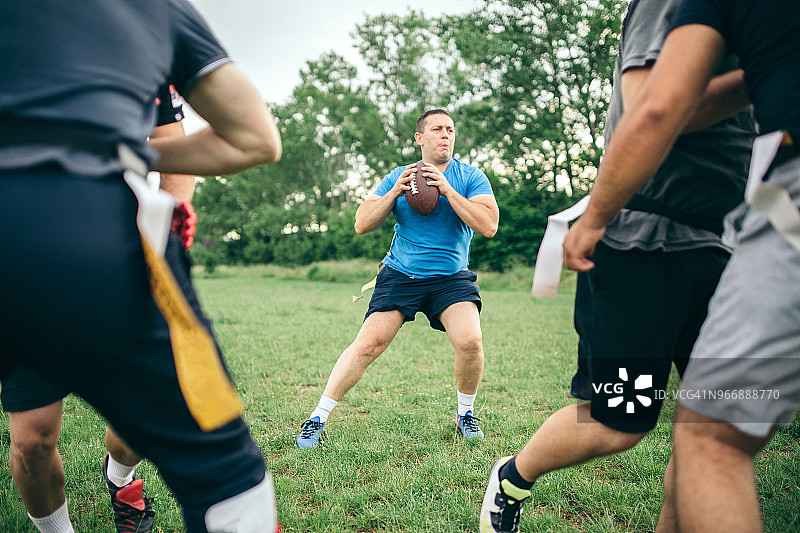 业余爱好者打美式橄榄球图片素材