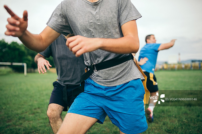 业余爱好者打美式橄榄球图片素材