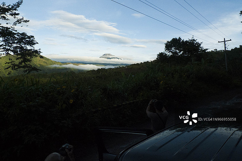天空下的山景图片素材