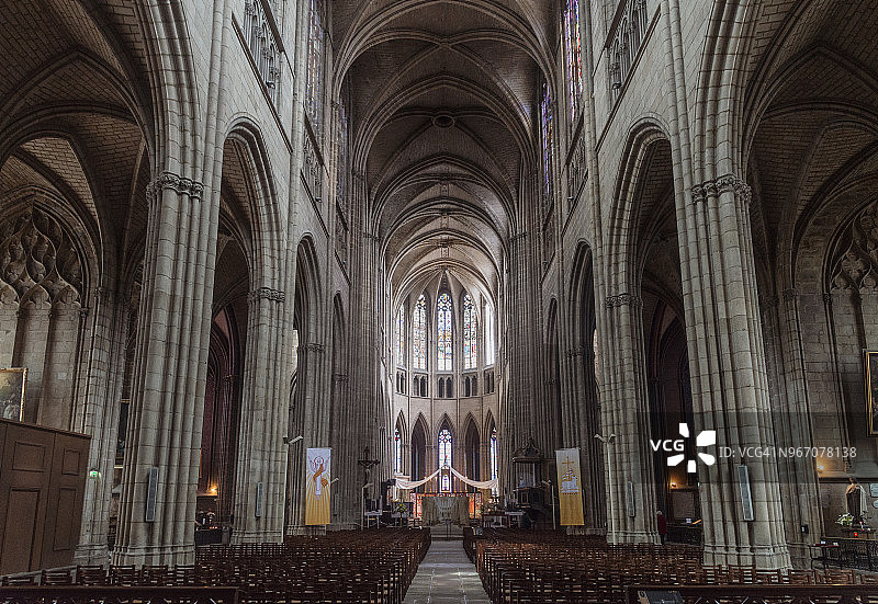 法国利摩日哥特式大教堂内部图片素材