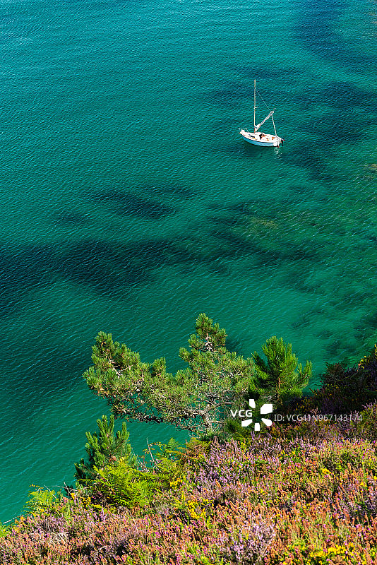 布列塔尼令人惊叹的夏天，克罗宗拥有美丽的白色沙滩“维尔日岛”图片素材