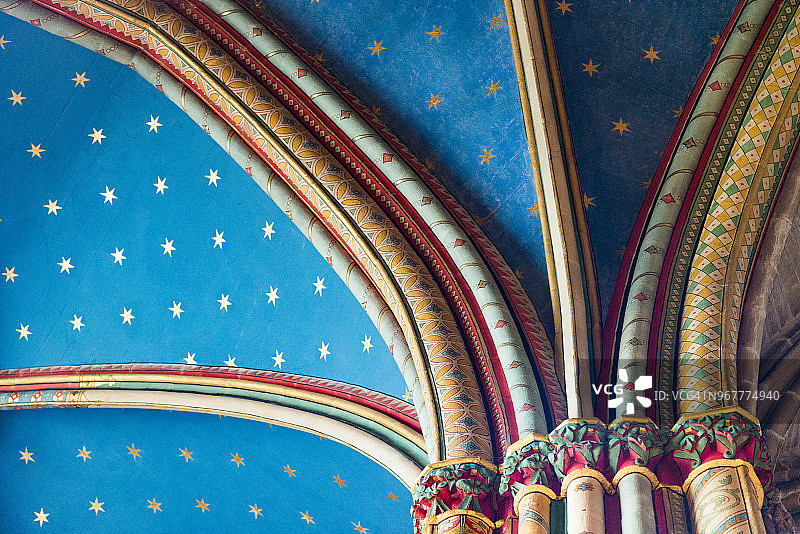法国利摩日大教堂天花板上的星星和颜色图片素材