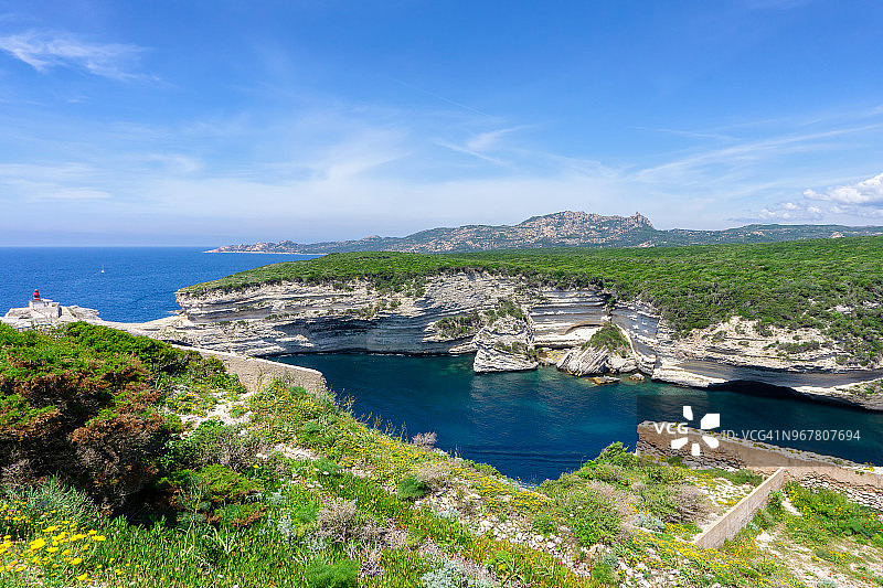 科西嘉岛奥斯特里科尼海滩与美丽泻湖的景色图片素材