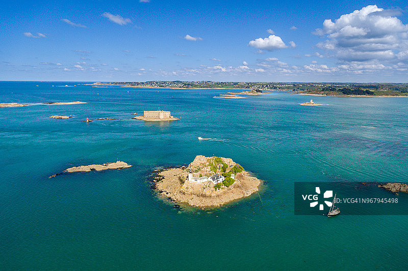 从天空看法国：布列塔尼，卡朗泰克，莫尔莱湾和卢埃岛图片素材