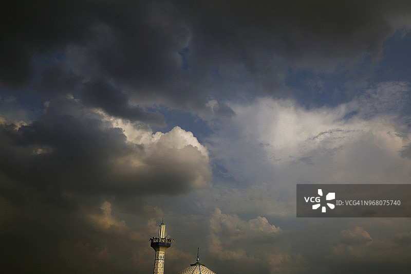 天空下的清真寺图片素材