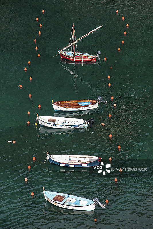 停泊在亚得里亚海的渔船图片素材