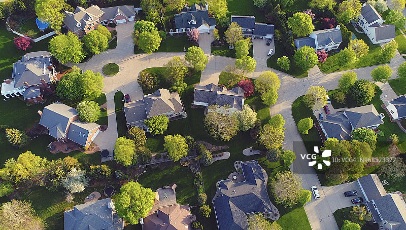 完美的社区家园：春季日出航拍美景图片素材