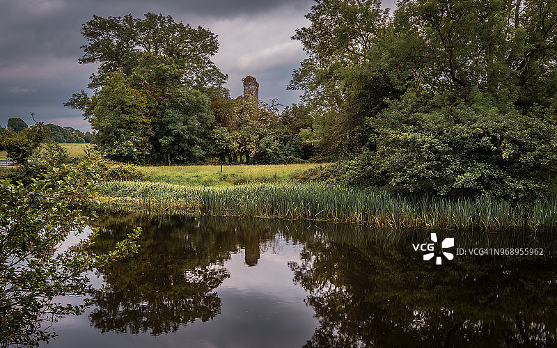 利菲河畔圣邓斯坦修道院遗址图片素材