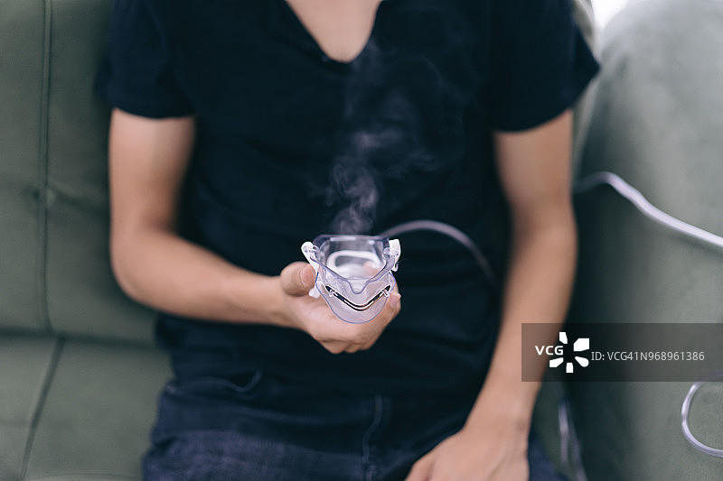 在家吸入图片素材