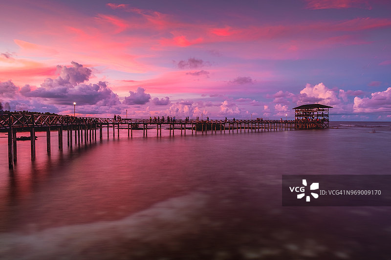 云端壮丽日落图片素材