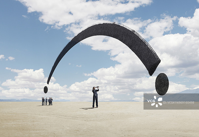 寻找解决方案的女商人图片素材