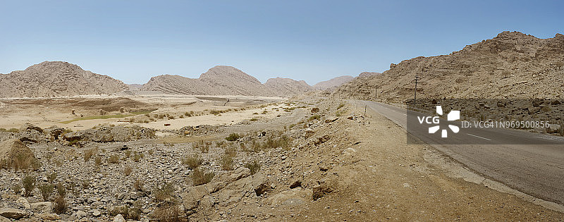 通往哈杰尔山脉的沙漠之路图片素材