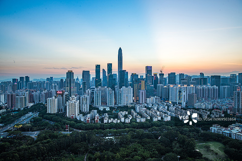 中国深圳城市天际线图片素材