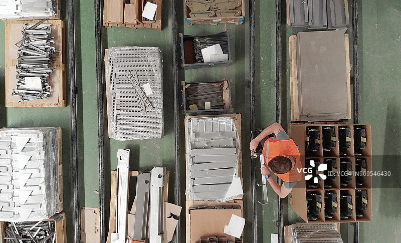 质量控制技术员检查制成品图片素材