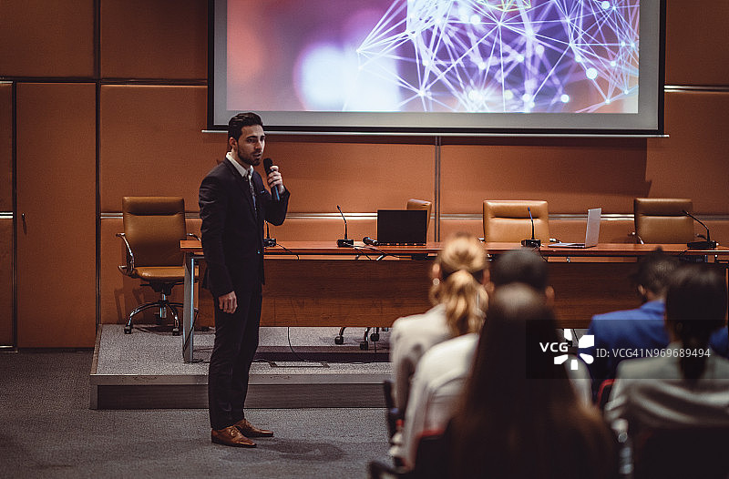 商务人士在会议上图片素材