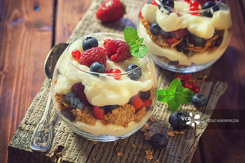 自制浆果水果冻糕图片素材