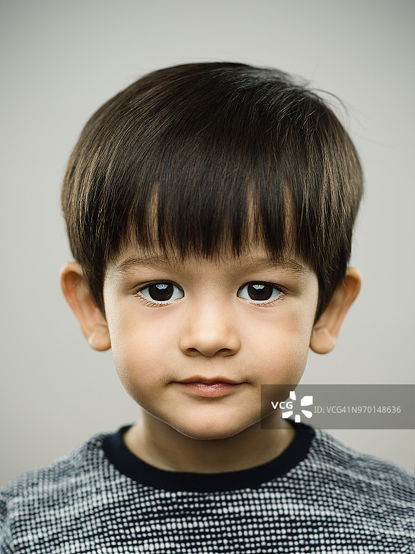 面无表情的真实儿童图片素材