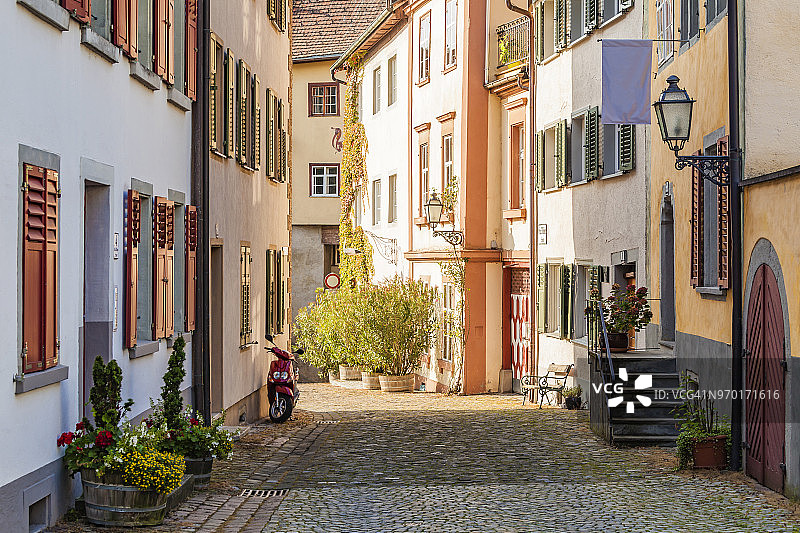 奥地利福拉尔贝格州布雷根茨上城区古老房屋巷弄图片素材