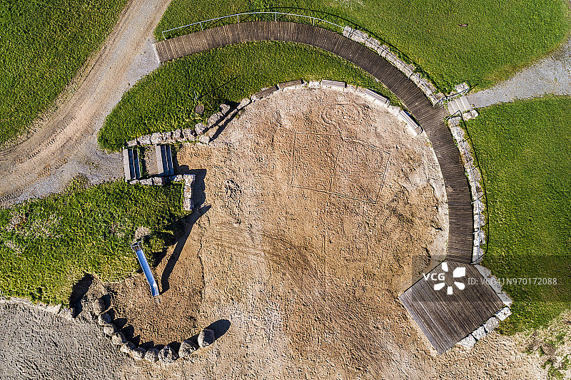 德国巴登-符腾堡州艾希斯特鲁特水库的空中俯瞰图片素材