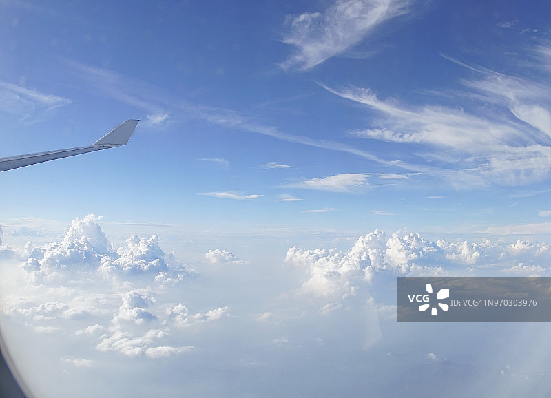 飞机窗外美丽的蓝天图片素材