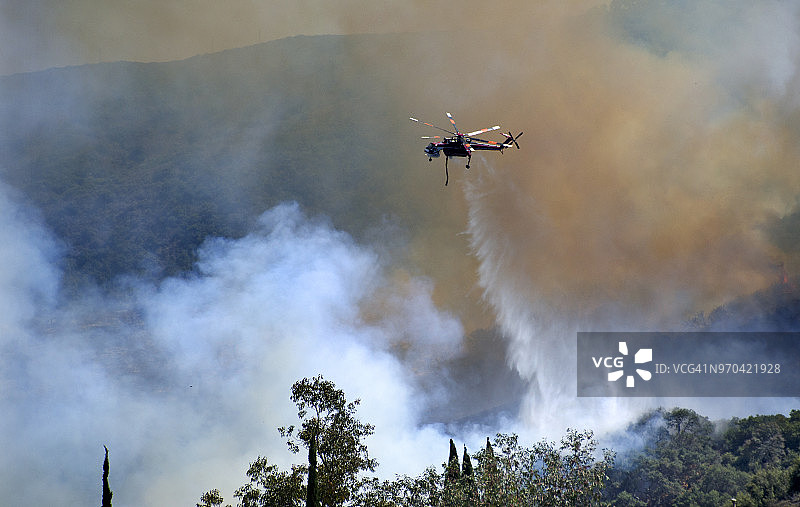 参与加州火灾的直升机图片素材