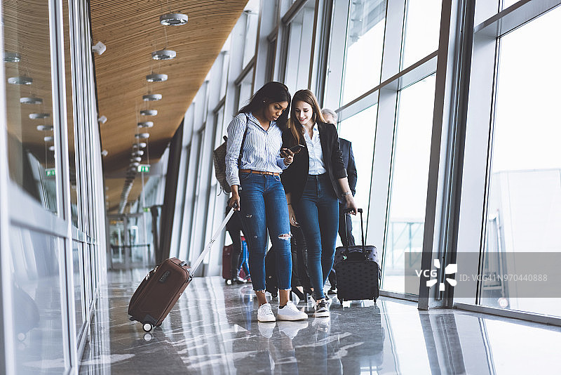 请注意，开始登机了！图片素材