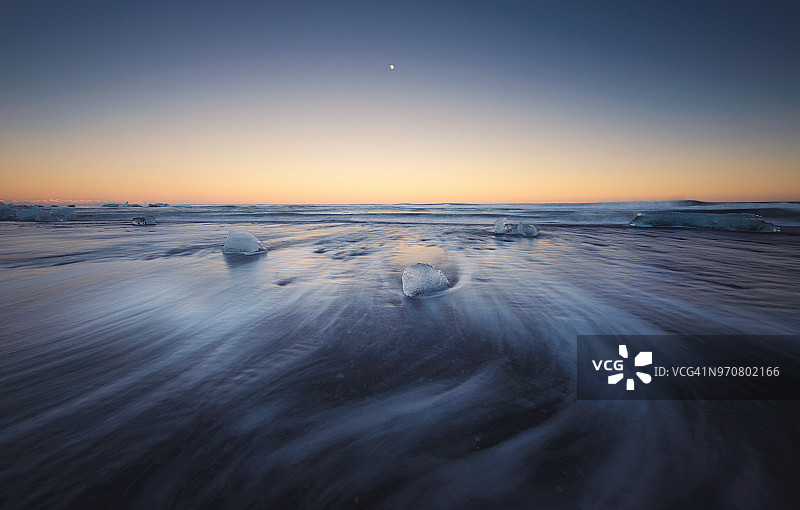 杰古沙龙沙滩上的冰山图片素材