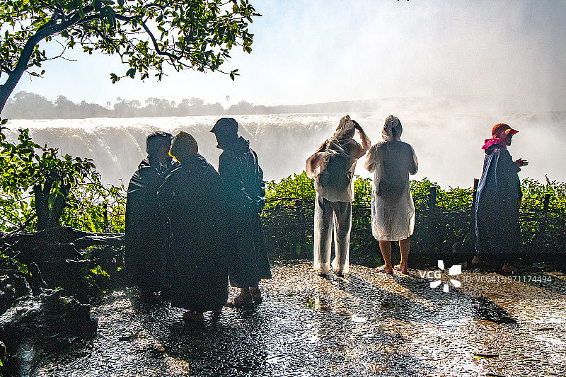 津巴布维多利亚瀑布赞比西河的壮观景象图片素材