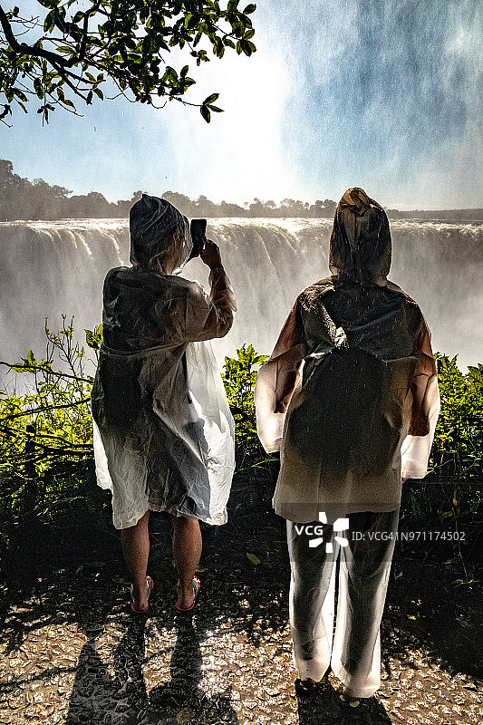 津巴布维多利亚瀑布赞比西河的壮观景象图片素材