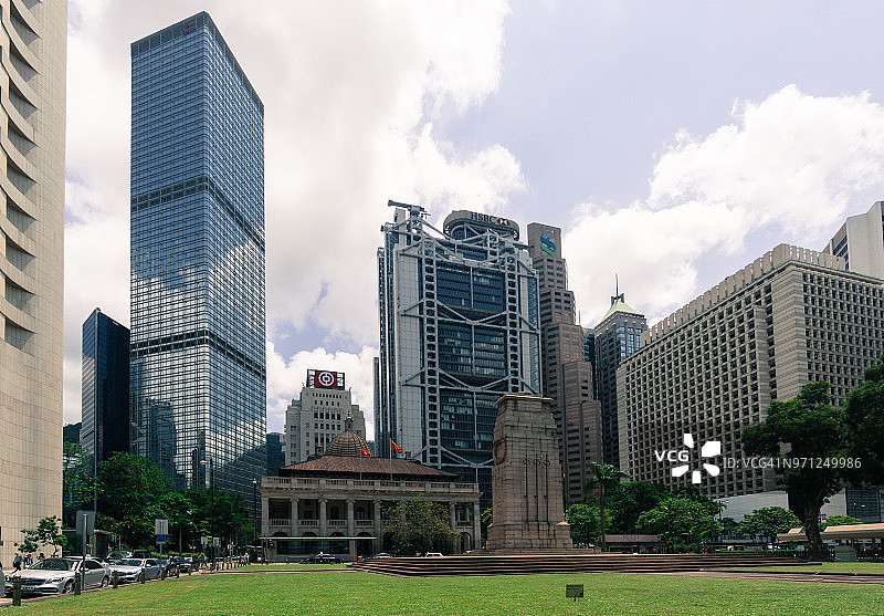 香港中环商业区中心的和平纪念碑图片素材
