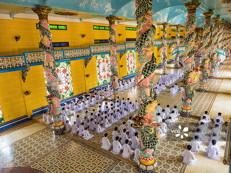 高台教圣座寺的早祷信徒图片素材