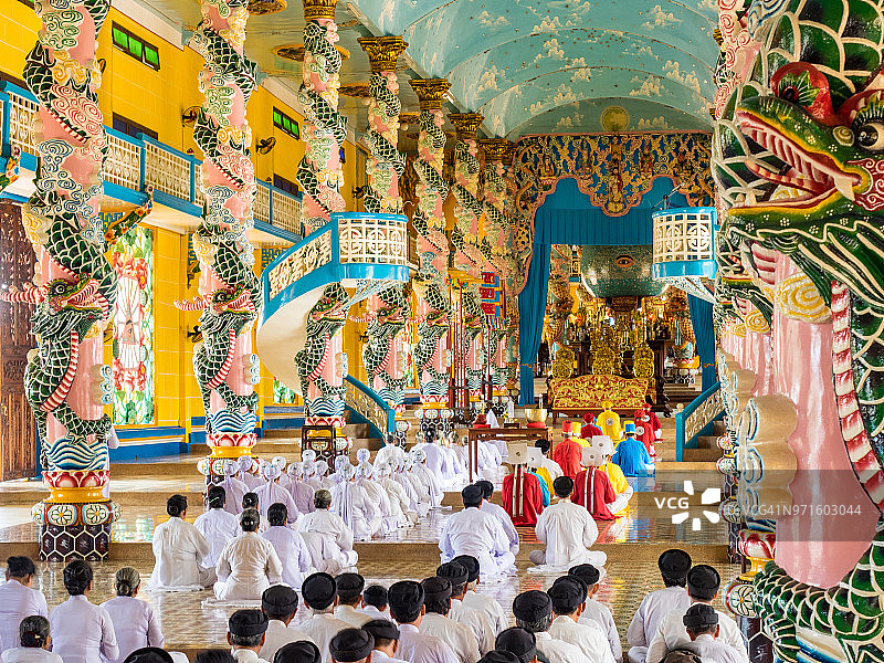 高台教圣座寺的早祷信徒图片素材