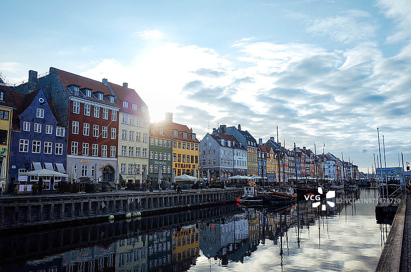 新港的清晨图片素材