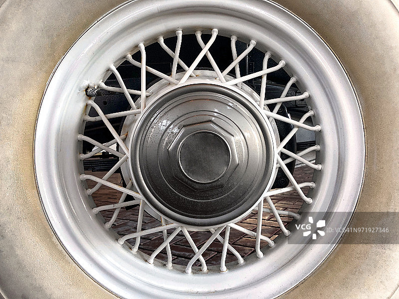 带图案的车轮图片素材