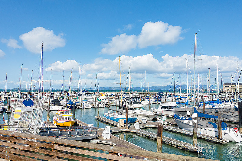 美国旧金山39号码头的船坞船只图片素材